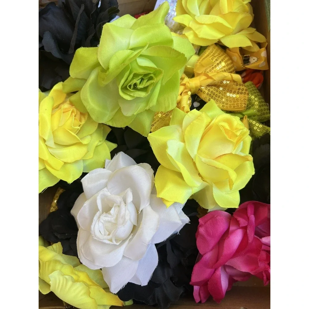 Mixed Lot Of 39 Fascinator Hair Clips Bows Roses Hello Kitty‎ Sequins Bracelets
